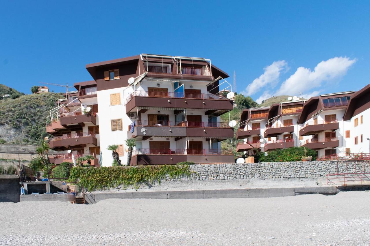 Beach House Acquamarina Letojanni Exterior foto